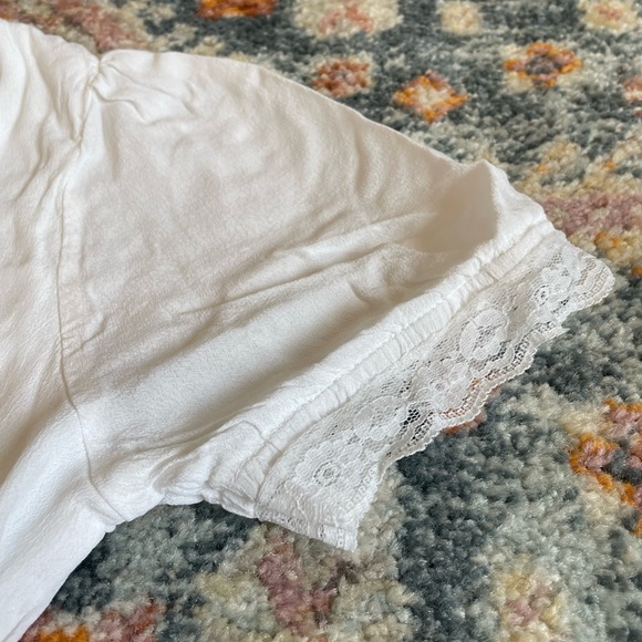 Lacey white crop top - Picture 2 of 4